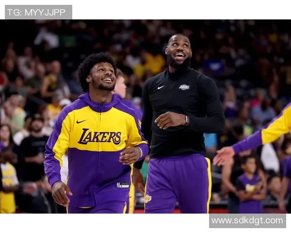 詹姆斯父子同台即将成真布朗尼正式宣布参加NBA选秀